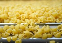 Gıda ve İçecekte Üretim ve Dağıtım Faaliyetleri ‘Tüm Hızıyla’ Sürüyor Gıda ve içecekte üretim ve dağıtım faaliyetleri 'tüm hızıyla' sürüyor