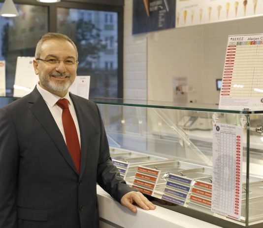 Serez Dondurmacısı’ndan Belçika Çikolatalı Profiterol Şöleni Serez_Dondurmac__s___Kurucusu_Serdar_Kemahl__