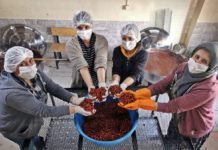Tunceli’de Kadınlar Yaptıkları Doğal Ürünleri İhraç Etmeye Başladı recel-yapimi