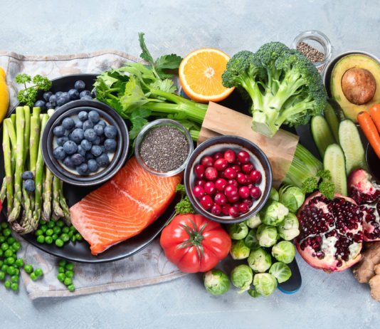 Bağışıklığı Desteklemek İçin Vitamin Ve Mineralleri Artırın Bağışıklığı desteklemek için vitamin ve mineraller