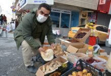 Hakkari’de Yılın İlk Mantarı Piyasada Hakkari’de Yılın İlk Mantarı Piyasada