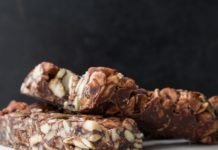 Bayramda Rafine Şeker Yerine Doğal Bal Tüketin Doğal Ballı Bademli Çikolata