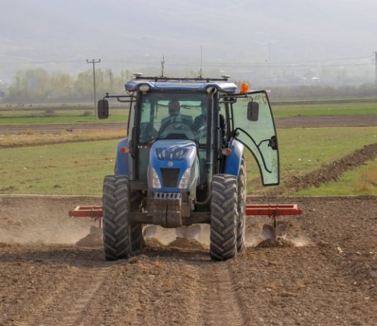 Tarlalarda Akıllı Traktör Dönemi Tarlalarda akıllı traktör dönemi