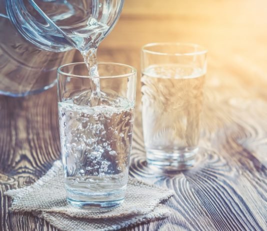 Ramazan’da 10 Adımda Sıvı Kaybının Önüne Geçin su görseli