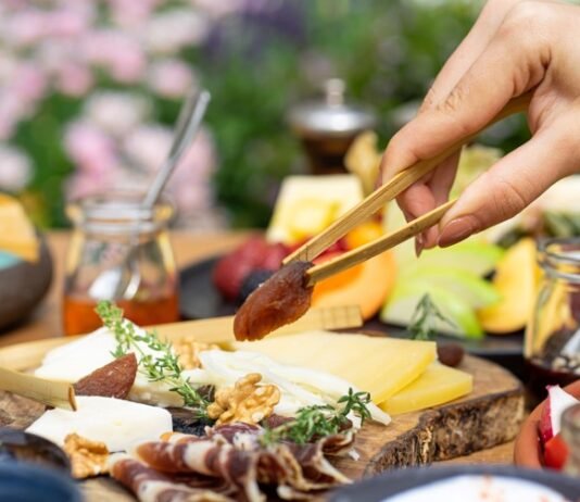 Sıx Senses Kocataş Mansıons, Avlu Restaurant’ın Ünlü Pazar Kahvaltısı Yeniden Başlıyor SIX SENSES KOCATAS MANSIONS,