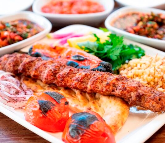 En Lezzetli Urfa Kebabı, Urfa’lı Dedecan’da Yenir Urfa Kebap