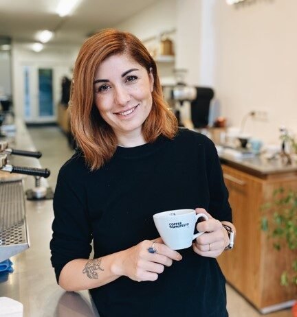 İstanbul Kahve Festivali’nde Gümüş Cezvelerle Türk Kahvesi Hazırlanıyor İstanbul Kahve Festivali'nde gümüş