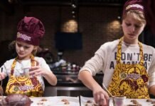 Ara Tatilde Çocuklar İçin Lezzetli Bir Etkinlik: Kahve Dünyası Çikolata Atölyesi Ara tatilde çocuklar için lezzetli bir etkinlik: Kahve Dünyası çikolata atölyesi